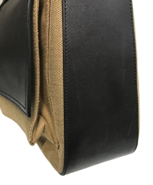 GUCCI（グッチ）GUCCI (グッチ) ショルダーバッグ ベージュ×ブラックの古着・服飾アイテム
