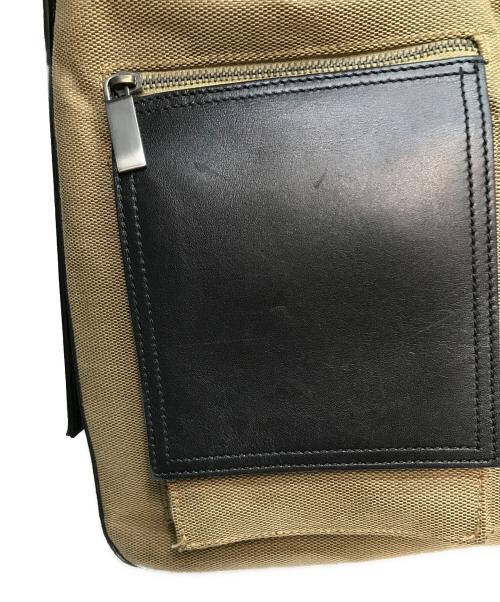 GUCCI（グッチ）GUCCI (グッチ) ショルダーバッグ ベージュ×ブラックの古着・服飾アイテム