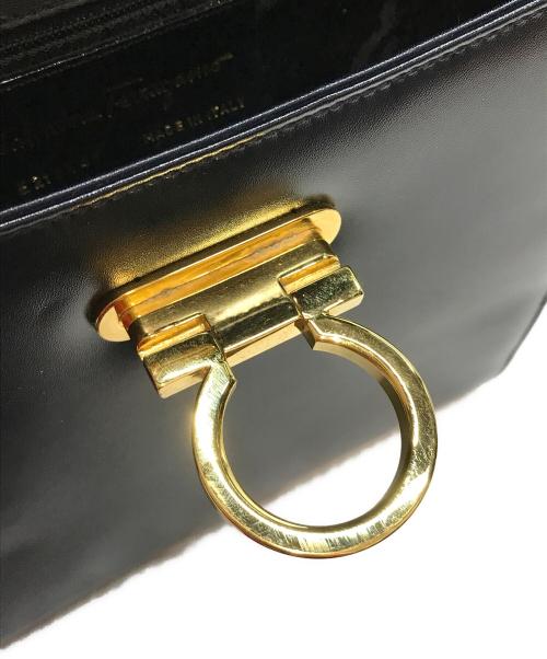 Salvatore Ferragamo（サルヴァトーレ フェラガモ）Salvatore Ferragamo (サルヴァトーレ フェラガモ) ショルダーバッグ ネイビーの古着・服飾アイテム