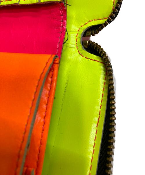 COMME des GARCONS（コムデギャルソン）COMME des GARCONS (コムデギャルソン) SUPER FLUO-PINK ジップウォレット ショッキングピンクの古着・服飾アイテム