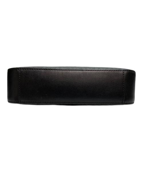 MICHAEL KORS（マイケル・コース）MICHAEL KORS (マイケル・コース) PVC レザー モノグラム 2way マルチポーチ2点付き スモール クロスボディ グレー×ブラックの古着・服飾アイテム