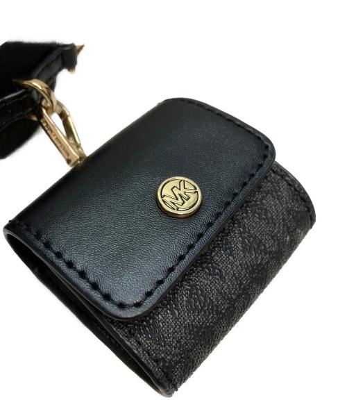 MICHAEL KORS（マイケル・コース）MICHAEL KORS (マイケル・コース) PVC レザー モノグラム 2way マルチポーチ2点付き スモール クロスボディ グレー×ブラックの古着・服飾アイテム