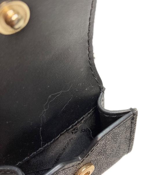 MICHAEL KORS（マイケル・コース）MICHAEL KORS (マイケル・コース) PVC レザー モノグラム 2way マルチポーチ2点付き スモール クロスボディ グレー×ブラックの古着・服飾アイテム