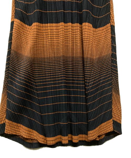 PLEATS PLEASE（プリーツプリーズ）PLEATS PLEASE (プリーツプリーズ) ラインデザイン クルーネック プリーツワンピース ブラウン×ネイビー サイズ:SIZE 3の古着・服飾アイテム