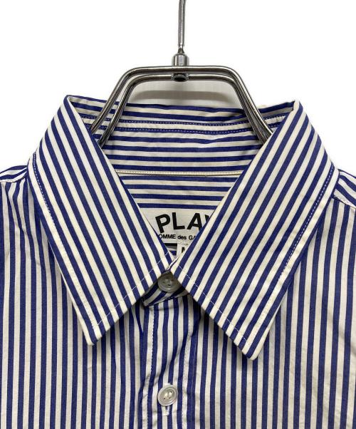 PLAY COMME des GARCONS（プレイコムデギャルソン）PLAY COMME des GARCONS (プレイコムデギャルソン) ストライプフロントパッチシャツ ブルー サイズ:Mの古着・服飾アイテム