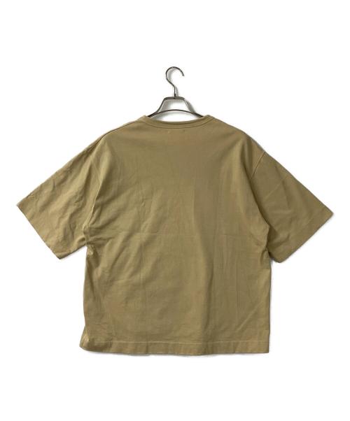 UNIVERSAL PRODUCTS.（ユニバーサルプロダクツ）UNIVERSAL PRODUCTS. (ユニバーサルプロダクツ) PIGMENT CREW NECK S/S T-SHIRT ベージュ サイズ:２の古着・服飾アイテム