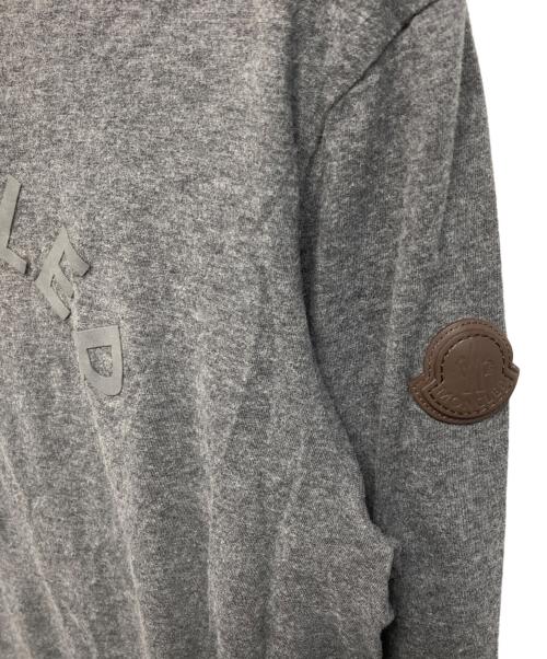 MONCLER（モンクレール）MONCLER (モンクレール) ラバーライズドロゴ ロングスリーブカットソー グレー サイズ:XSの古着・服飾アイテム