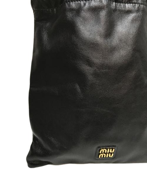 MIU MIU（ミュウミュウ）MIU MIU (ミュウミュウ) ナッパーレザーミニバッグ ブラックの古着・服飾アイテム