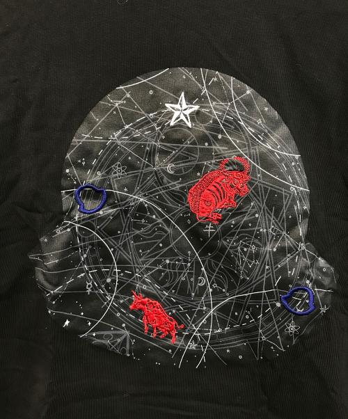 MONCLER（モンクレール）MONCLER (モンクレール) 星座刺繍ロゴカットソー 長袖 ロゴ ロンT ブラック サイズ:Sの古着・服飾アイテム