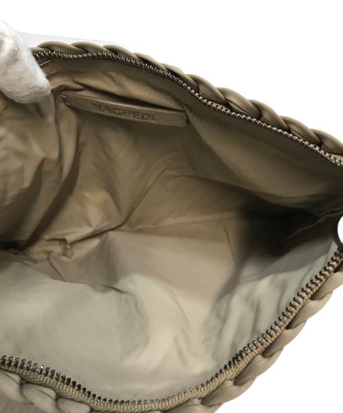 NAGHEDI（ナゲディ）NAGHEDI (ナゲディ) Nomad Large Hobo(ノマド・ラージ・ホーボー) ショルダーバッグ ベージュの古着・服飾アイテム