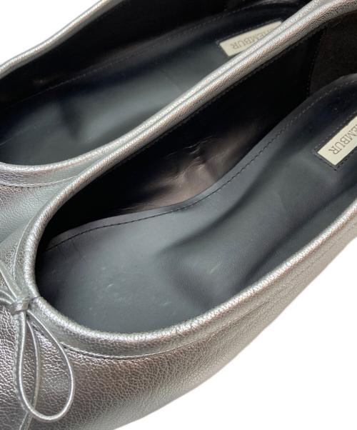 CHEMBUR（チェンバー）CHEMBUR (チェンバー) SQ FLAT STUDS BALLET SHOES シルバー サイズ:SIZE 37/23.5cmの古着・服飾アイテム