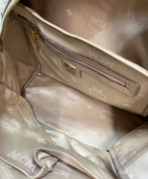 MCM（エムシーエム）MCM (エムシーエム) ビセトス ロゴグラム バックパック ベージュの古着・服飾アイテム