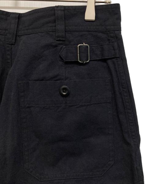 MHL.（エムエイチエル）MHL. (エムエイチエル) FADED COTTON TWILL TROUSERS(フェイデッド コットン ツイル トラウザーズ) ネイビー サイズ:SIZE 2 未使用品の古着・服飾アイテム