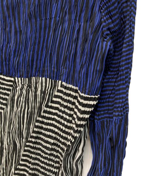 ISSEY MIYAKE（イッセイミヤケ）ISSEY MIYAKE (イッセイミヤケ) バイカラープリーツカットソー ブルー×ブラック サイズ:2の古着・服飾アイテム