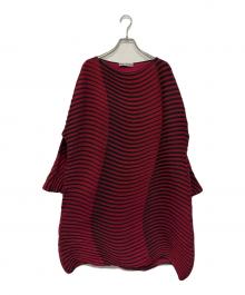ISSEY MIYAKE（イッセイミヤケ）の古着「波状プリーツ ロングスリーブワンピース」｜レッド×ブラック