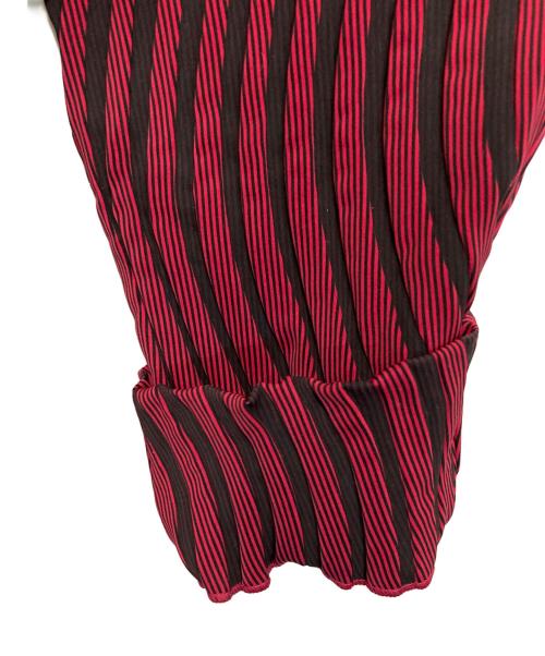 ISSEY MIYAKE（イッセイミヤケ）ISSEY MIYAKE (イッセイミヤケ) 波状プリーツ ロングスリーブワンピース レッド×ブラック サイズ:SIZE 2の古着・服飾アイテム