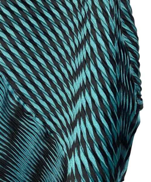 ISSEY MIYAKE（イッセイミヤケ）ISSEY MIYAKE (イッセイミヤケ) 3Dスチームストレッチ 変形 ワンピース ブルー×ブラック サイズ:SIZE 2の古着・服飾アイテム