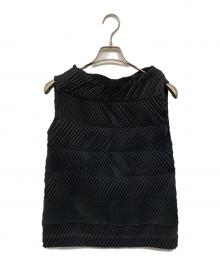 ISSEY MIYAKE（イッセイミヤケ）の古着「斜行プリーツノースリーブカットソー」｜ブラック