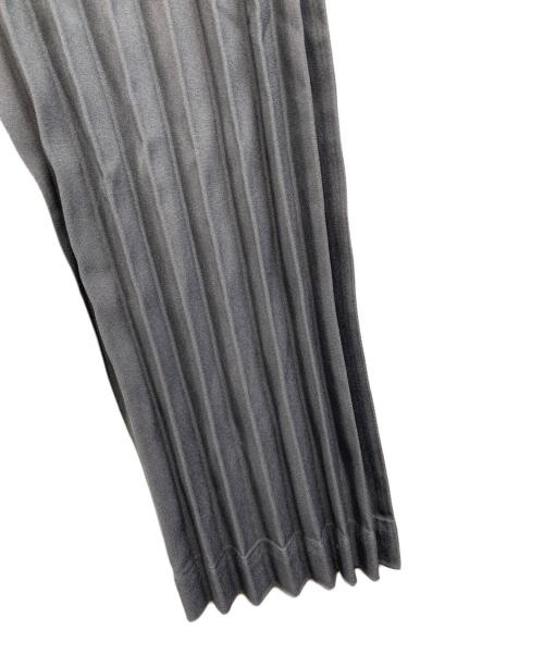 me ISSEY MIYAKE（ミーイッセイ ミヤケ）me ISSEY MIYAKE (ミーイッセイ ミヤケ) COLOR PLEATS BOTTOM（カラー プリーツ ボトム） グレー サイズ:-の古着・服飾アイテム