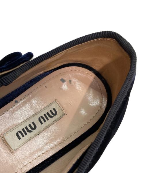 MIU MIU（ミュウミュウ）MIU MIU (ミュウミュウ) ベルベットフラットシューズ ネイビー サイズ:EU36.5の古着・服飾アイテム