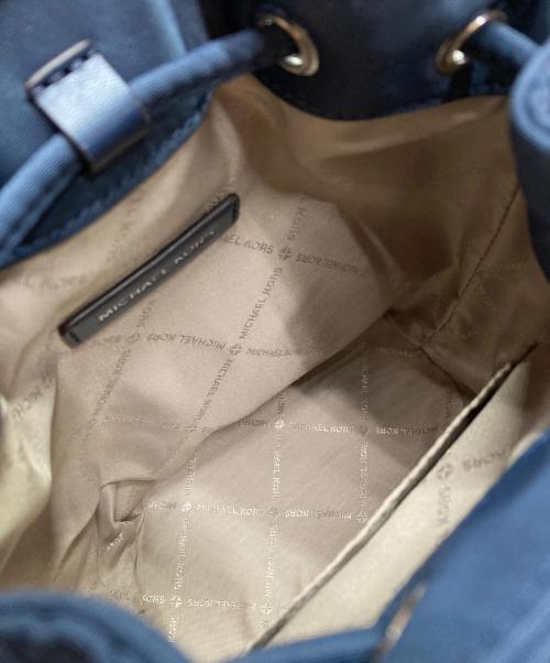 MICHAEL KORS（マイケル・コース）MICHAEL KORS (マイケル・コース) Khai Small Nylon Bucket Bag ネイビーの古着・服飾アイテム