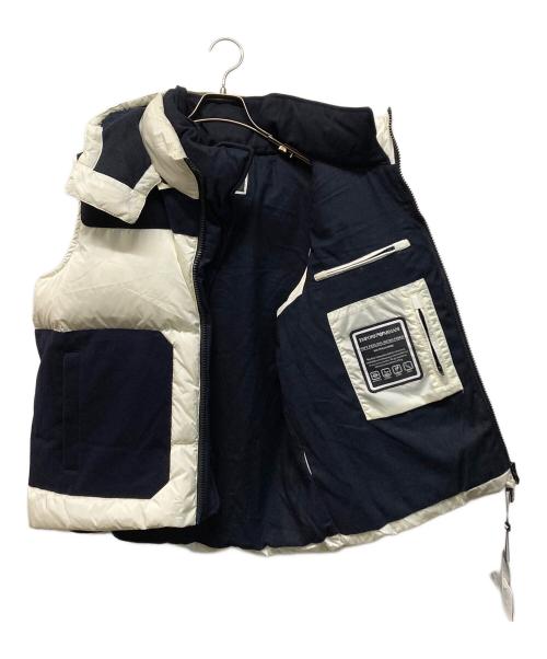 EMPORIO ARMANI（エンポリオ アルマーニ）EMPORIO ARMANI (エンポリオ アルマーニ) 異素材切替ダウンベスト ホワイト×ネイビー サイズ:SIZE 46 未使用品の古着・服飾アイテム