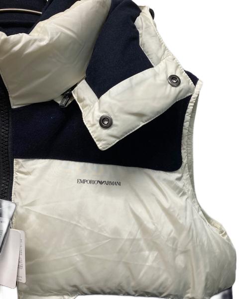 EMPORIO ARMANI（エンポリオ アルマーニ）EMPORIO ARMANI (エンポリオ アルマーニ) 異素材切替ダウンベスト ホワイト×ネイビー サイズ:SIZE 46 未使用品の古着・服飾アイテム