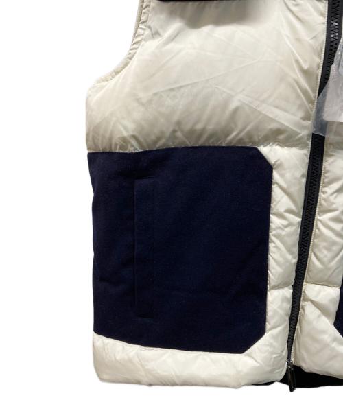 EMPORIO ARMANI（エンポリオ アルマーニ）EMPORIO ARMANI (エンポリオ アルマーニ) 異素材切替ダウンベスト ホワイト×ネイビー サイズ:SIZE 46 未使用品の古着・服飾アイテム