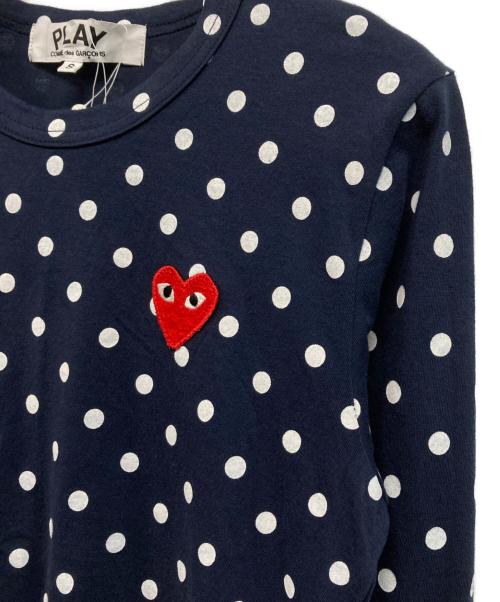PLAY COMME des GARCONS（プレイコムデギャルソン）PLAY COMME des GARCONS (プレイコムデギャルソン) ポルカドット長袖カットソー ネイビー サイズ:S 未使用品の古着・服飾アイテム