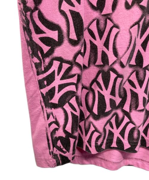 SUPREME（シュプリーム）Supreme (シュプリーム) New York Yankees Airbrush S/S Top ニューヨーク・ヤンキース・エアブラシ・ショートスリーブ・トップ ピンク サイズ:M 未使用品の古着・服飾アイテム