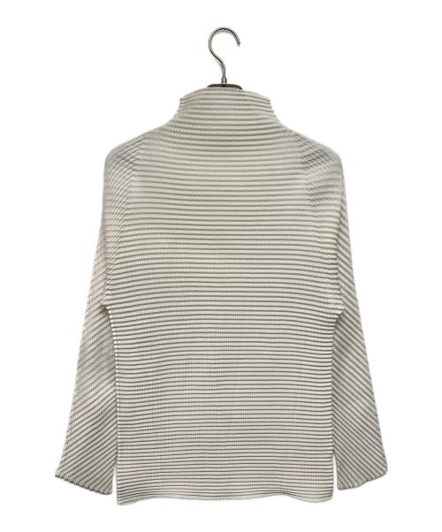 ISSEY MIYAKE FETE（イッセイミヤケフェット）ISSEY MIYAKE FETE (イッセイミヤケフェット) ハイネックプリーツカットソー ホワイト サイズ:2の古着・服飾アイテム