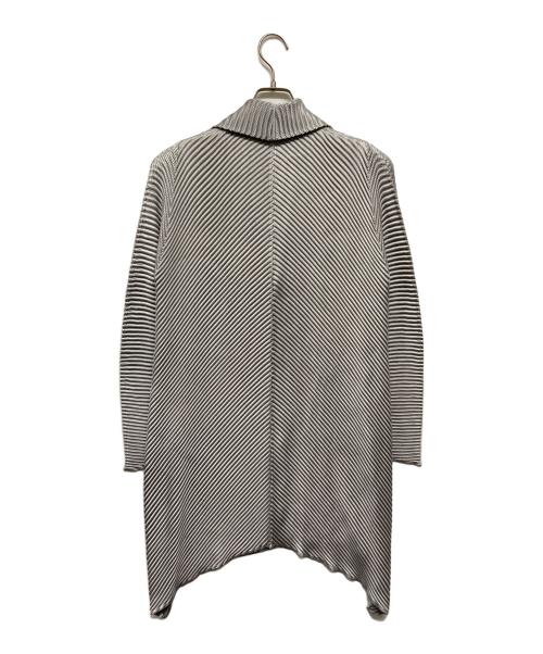 ISSEY MIYAKE（イッセイミヤケ）ISSEY MIYAKE (イッセイミヤケ) 斜めプリーツショールカラーロングカーディガン グレー サイズ:2の古着・服飾アイテム