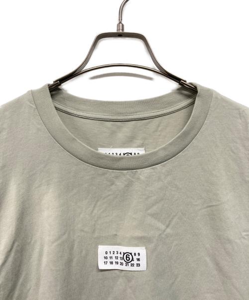 MM6 Maison Margiela（エムエムシックスメゾンマルジェラ）MM6 Maison Margiela (エムエムシックスメゾンマルジェラ) ナンバリングシグネチャーTシャツ グレー サイズ:Mの古着・服飾アイテム