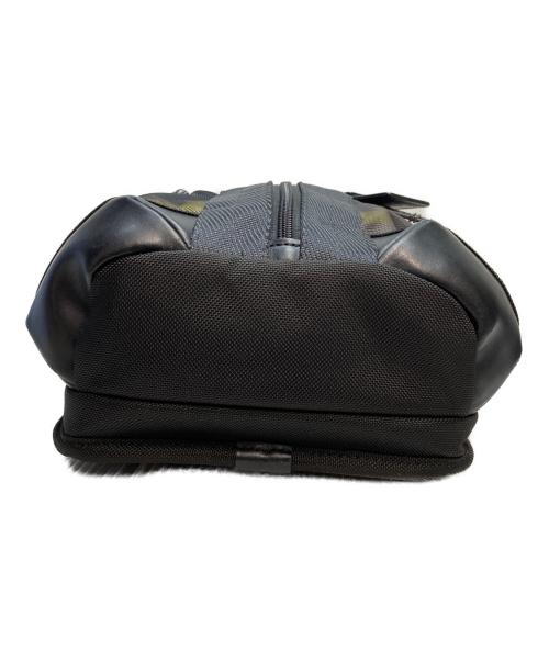 TUMI（トゥミ）TUMI (トゥミ) カモフラスリングバッグ タフ Y2K テック ブラウンの古着・服飾アイテム