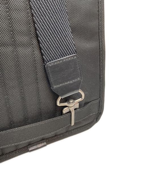 TUMI（トゥミ）TUMI (トゥミ) カモフラスリングバッグ タフ Y2K テック ブラウンの古着・服飾アイテム