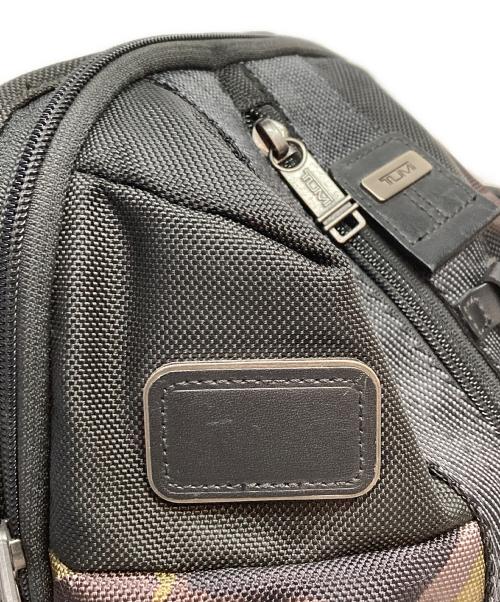 TUMI（トゥミ）TUMI (トゥミ) カモフラスリングバッグ タフ Y2K テック ブラウンの古着・服飾アイテム