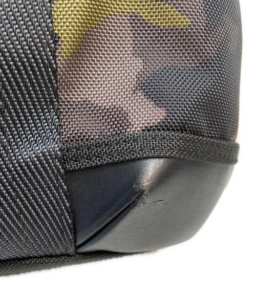 TUMI（トゥミ）TUMI (トゥミ) カモフラスリングバッグ タフ Y2K テック ブラウンの古着・服飾アイテム