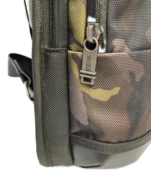 TUMI（トゥミ）TUMI (トゥミ) カモフラスリングバッグ タフ Y2K テック ブラウンの古着・服飾アイテム