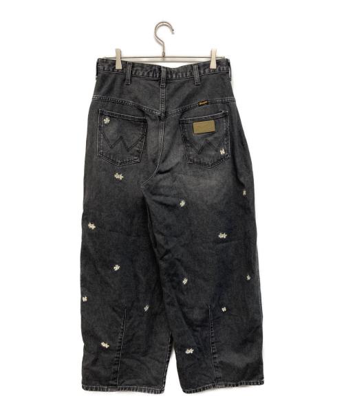 MAISON SPECIAL（メゾンスペシャル）MAISON SPECIAL (メゾンスペシャル) Wrangler (ラングラー) 花柄刺繍デニムパンツ バレルシルエット 花刺繍 ブラック サイズ:SIZE 38の古着・服飾アイテム