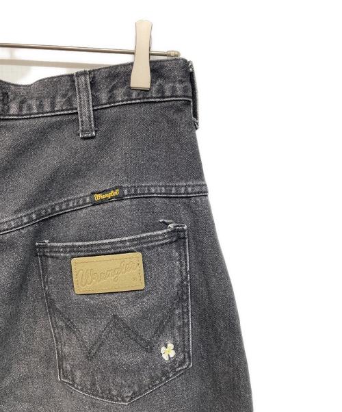 MAISON SPECIAL（メゾンスペシャル）MAISON SPECIAL (メゾンスペシャル) Wrangler (ラングラー) 花柄刺繍デニムパンツ バレルシルエット 花刺繍 ブラック サイズ:SIZE 38の古着・服飾アイテム