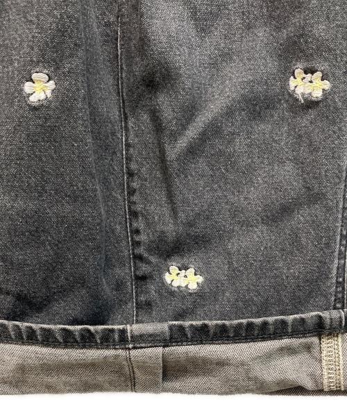 MAISON SPECIAL（メゾンスペシャル）MAISON SPECIAL (メゾンスペシャル) Wrangler (ラングラー) 花柄刺繍デニムパンツ バレルシルエット 花刺繍 ブラック サイズ:SIZE 38の古着・服飾アイテム