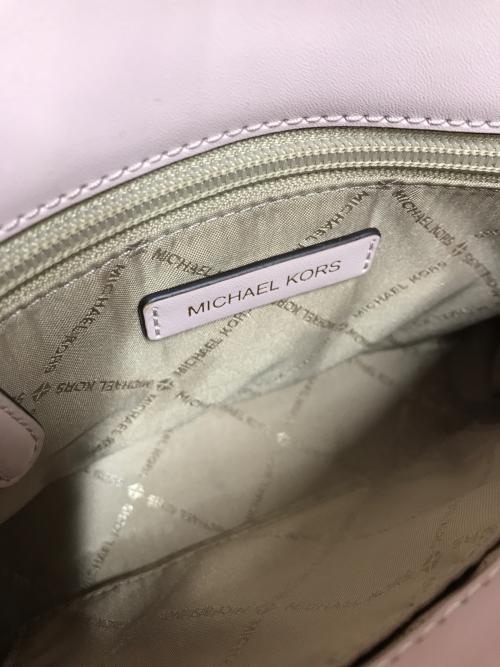 MICHAEL KORS（マイケルコース）MICHAEL KORS (マイケルコース) SLOAN WDITOR MD FLAP MESSENGER/スローン エディター ミディアム フラップ メッセンジャーバッグ ピンクの古着・服飾アイテム