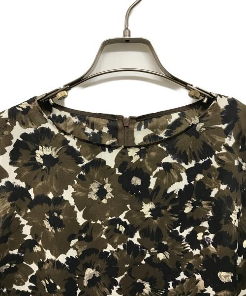 UNTITLED（アンタイトル）UNTITLED (アンタイトル) フラワープリントワンピース オリーブ サイズ:０ 未使用品の古着・服飾アイテム