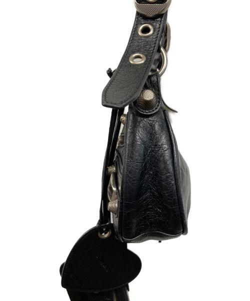 BALENCIAGA（バレンシアガ）BALENCIAGA (バレンシアガ) ショルダーバッグ ル カゴール XS Le Cagole アリーナラムスキン アンティーク調シルバー ハート形ミラー ジッパー付きポーチ ブラックの古着・服飾アイテム