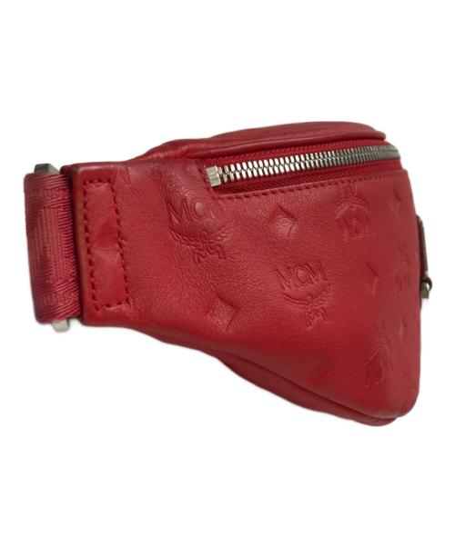 MCM（エムシーエム）MCM (エムシーエム) モノグラムボディバッグ レザー ロゴ レッドの古着・服飾アイテム