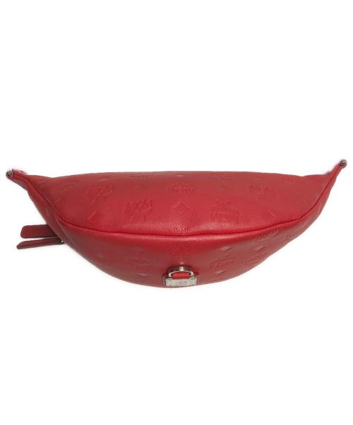 MCM（エムシーエム）MCM (エムシーエム) モノグラムボディバッグ レザー ロゴ レッドの古着・服飾アイテム