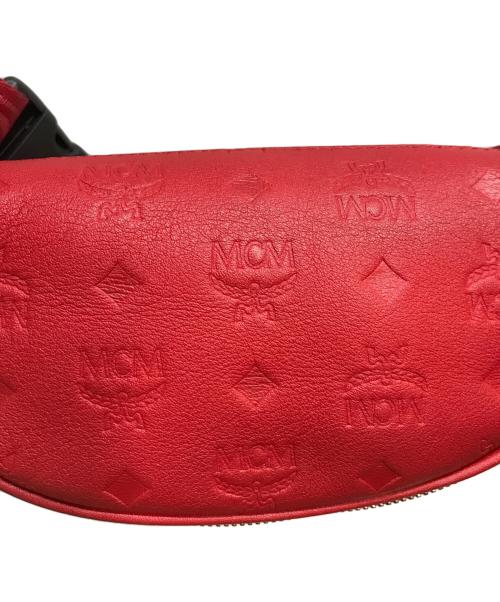 MCM（エムシーエム）MCM (エムシーエム) モノグラムボディバッグ レザー ロゴ レッドの古着・服飾アイテム