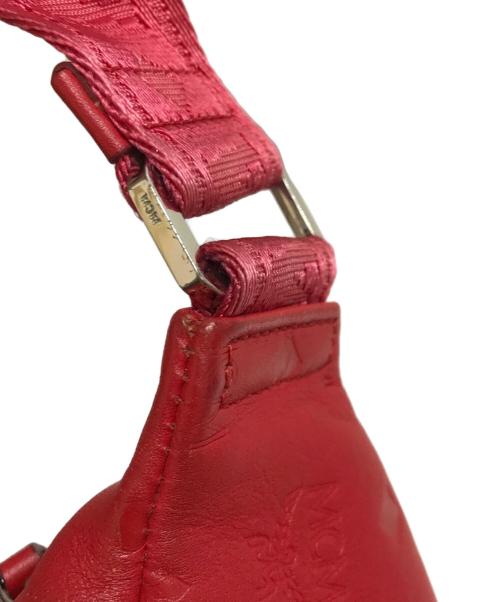 MCM（エムシーエム）MCM (エムシーエム) モノグラムボディバッグ レザー ロゴ レッドの古着・服飾アイテム