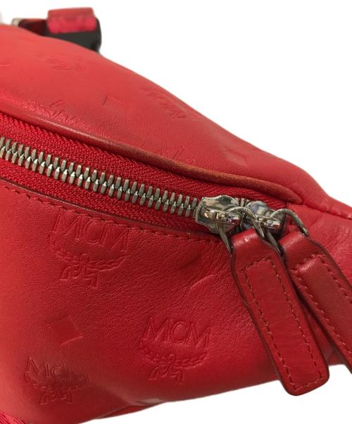 MCM（エムシーエム）MCM (エムシーエム) モノグラムボディバッグ レザー ロゴ レッドの古着・服飾アイテム
