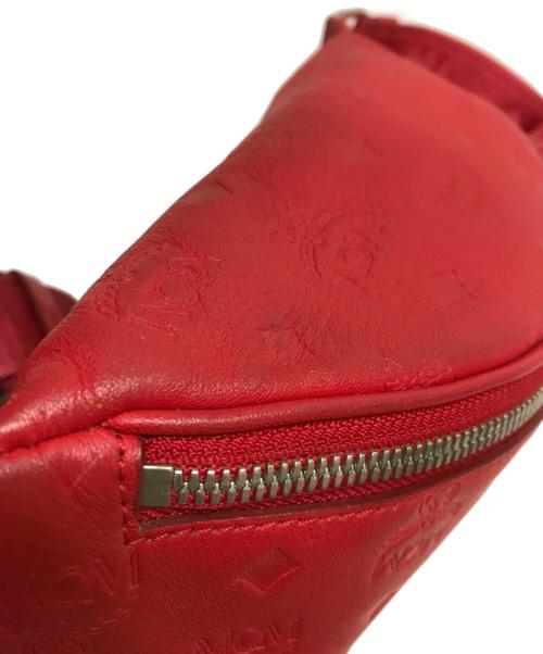 MCM（エムシーエム）MCM (エムシーエム) モノグラムボディバッグ レザー ロゴ レッドの古着・服飾アイテム